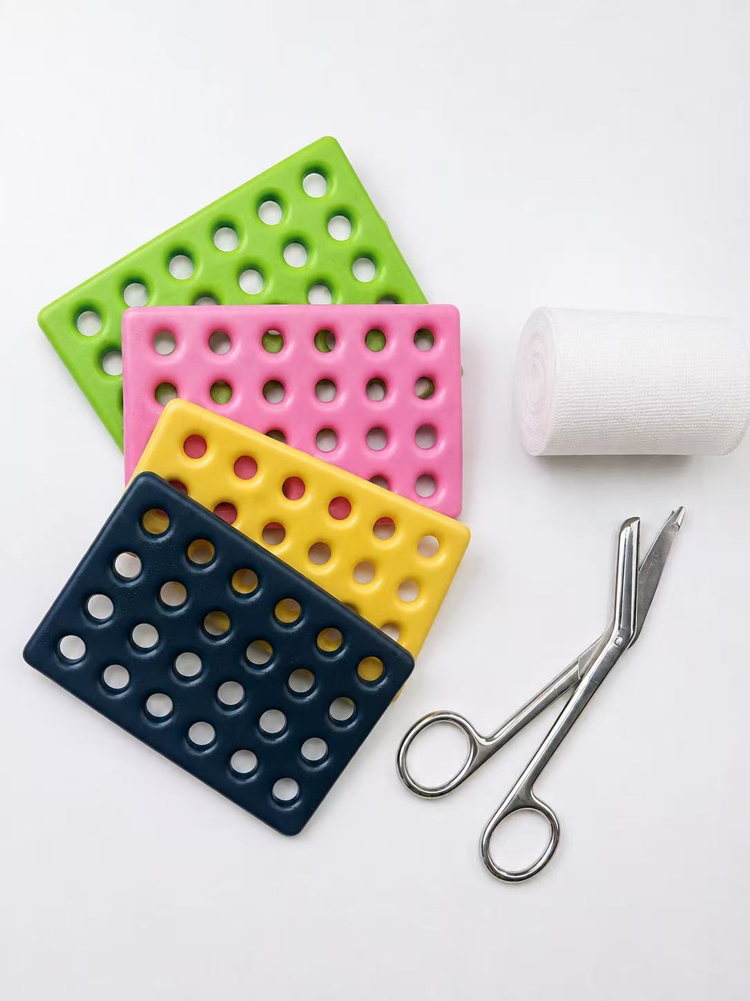 Zhivon low-temperature thermoplastic splint for canine and feline limb support